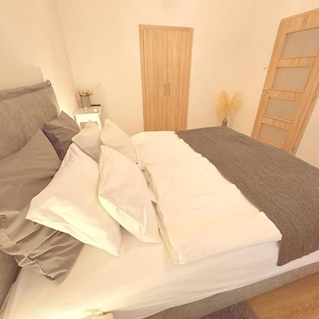Trio Apartments Ostrava Luaran gambar