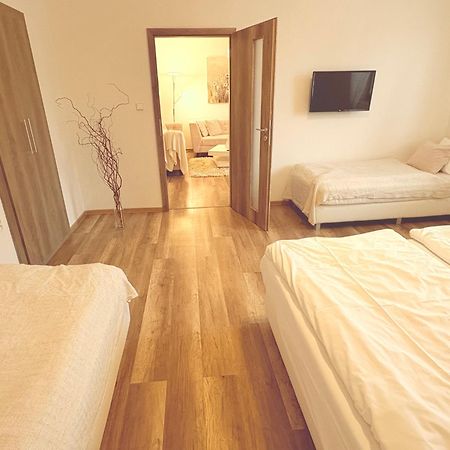 Trio Apartments Ostrava Luaran gambar