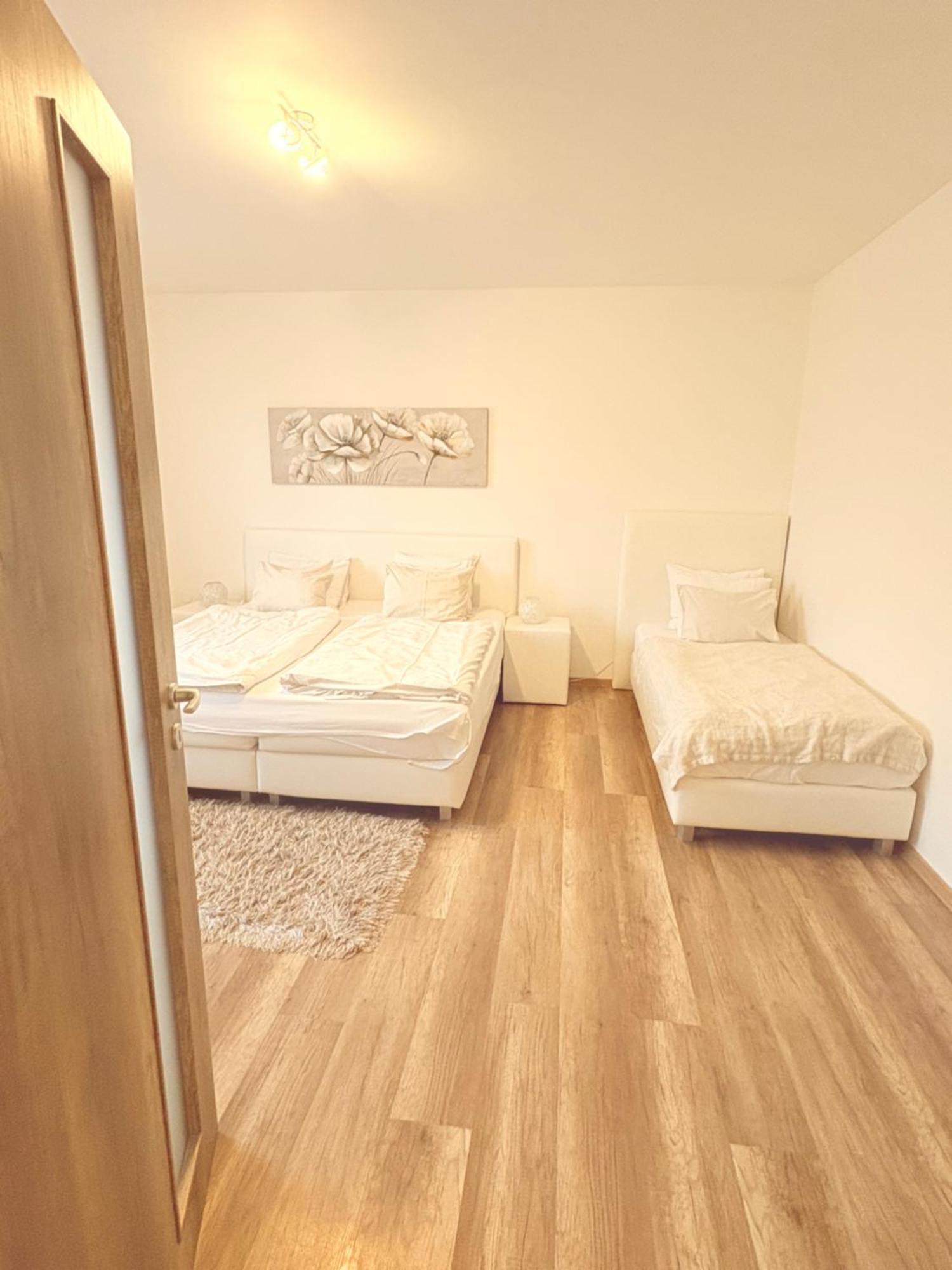 Trio Apartments Ostrava Luaran gambar