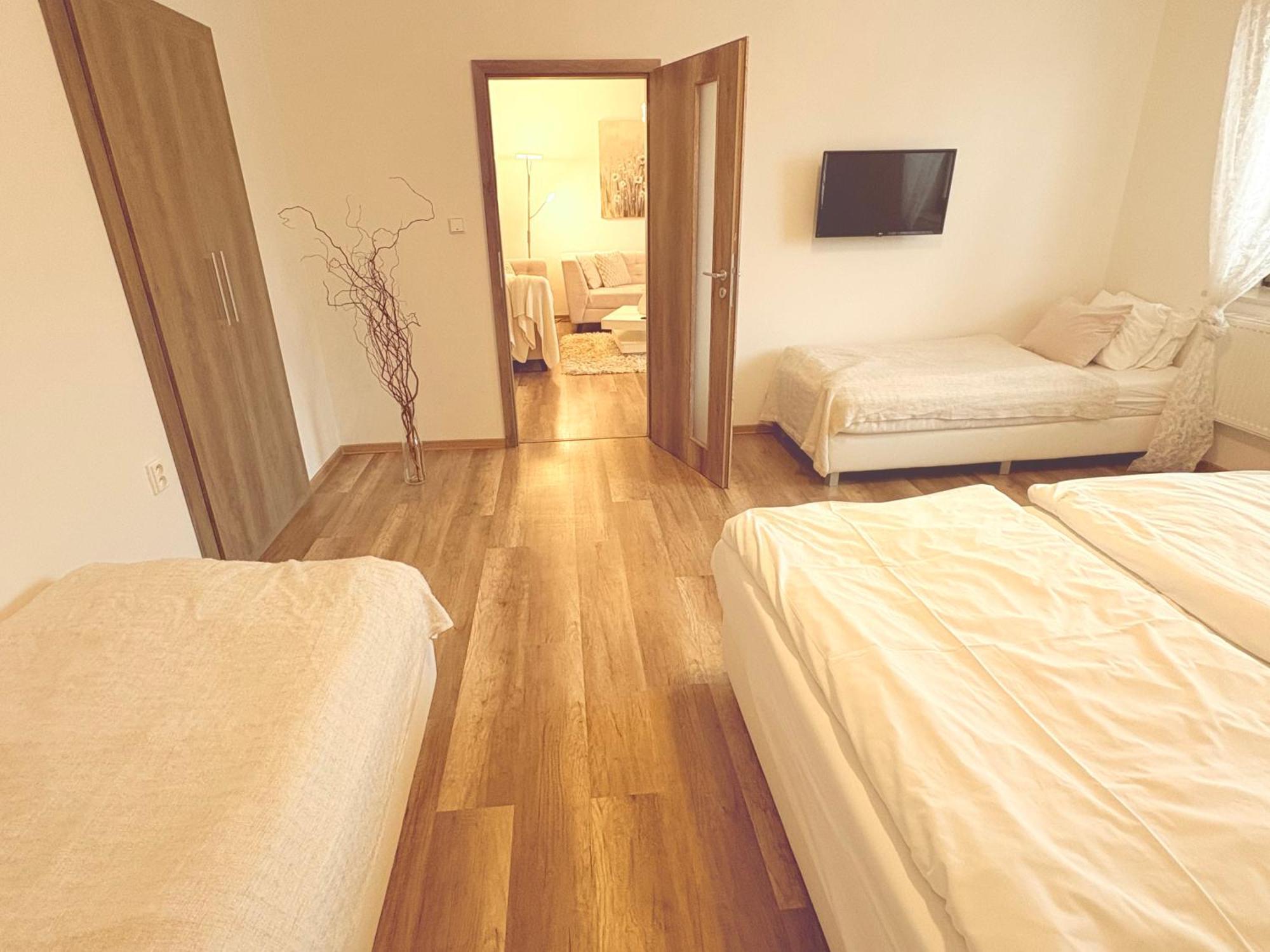 Trio Apartments Ostrava Luaran gambar