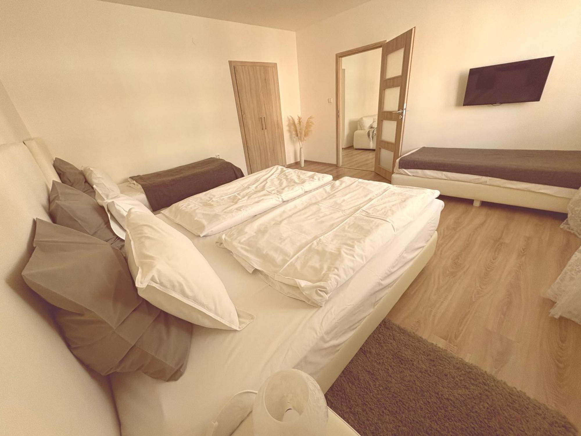 Trio Apartments Ostrava Luaran gambar